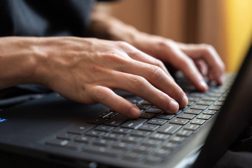 Ingyenes digitális képzés indul Bánffyhunyadon: meleg ételt és óradíjat is kapnak a résztvevők