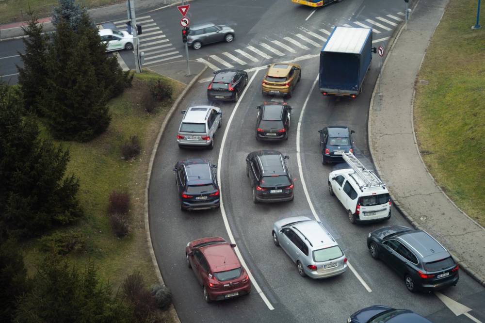 Forgalomszámlálással „mérik be” a féktelenül gyarapodó autókat
