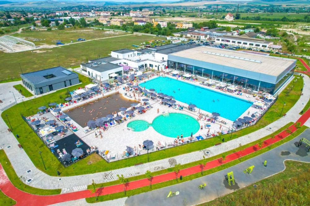 Élményfürdős szövetkezés az erdélyi kisvárosban