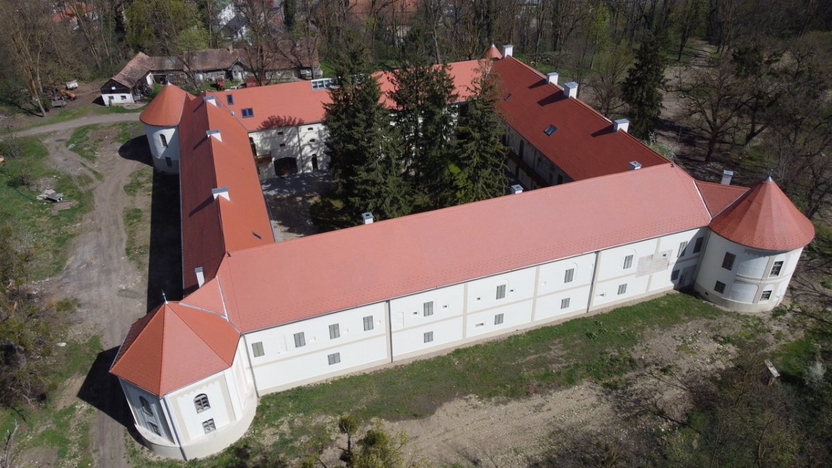 Kortárs kulturális tartalommal tölti meg a gyalui várkastélyt a kolozsvári filharmónia