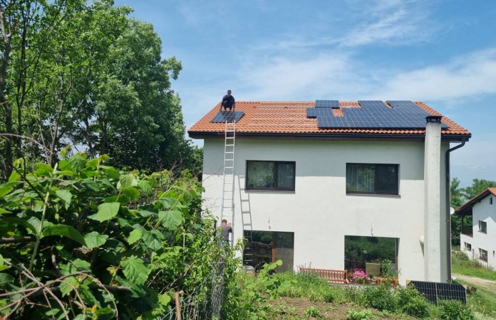 Akkumulátoros Zöld ház program jöhet, parkolópályán a roncsautós szociális lízing