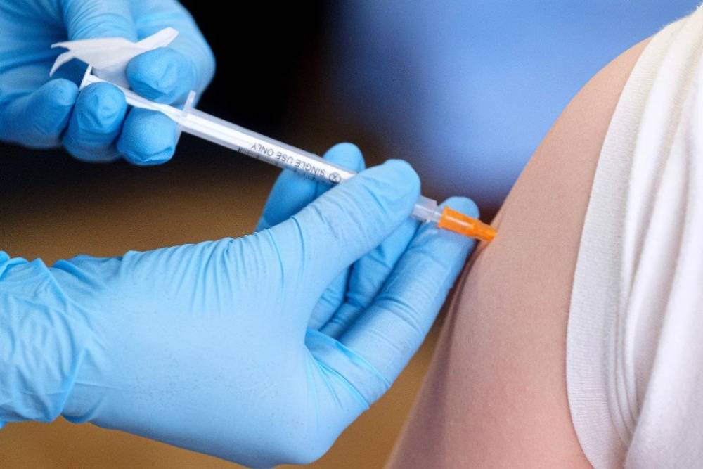 Miniszteri figyelmeztetés: a dezinformáció is rontja az oltási hajlandóságot