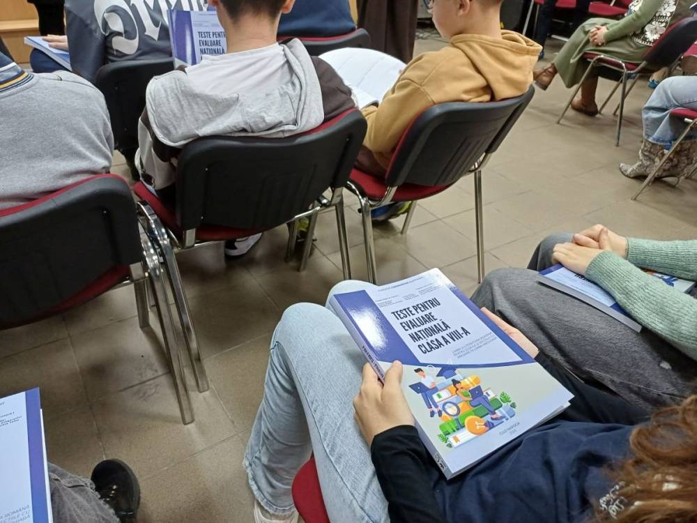 Román nyelvű tesztgyűjteménnyel segítik majdnem kilencezer magyar nyolcadikos vizsgára való felkészülését