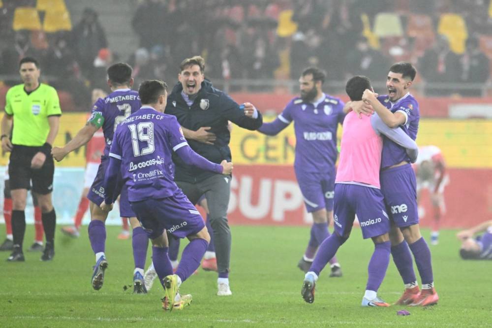 Idén új bajnokot avatnak a Szuperligában, az újonc FC Argeș az alsóházba lökte az FCSB-t