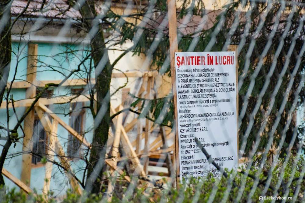 Elkezdik a bontást a részben összeomlott székelyudvarhelyi bentlakásnál