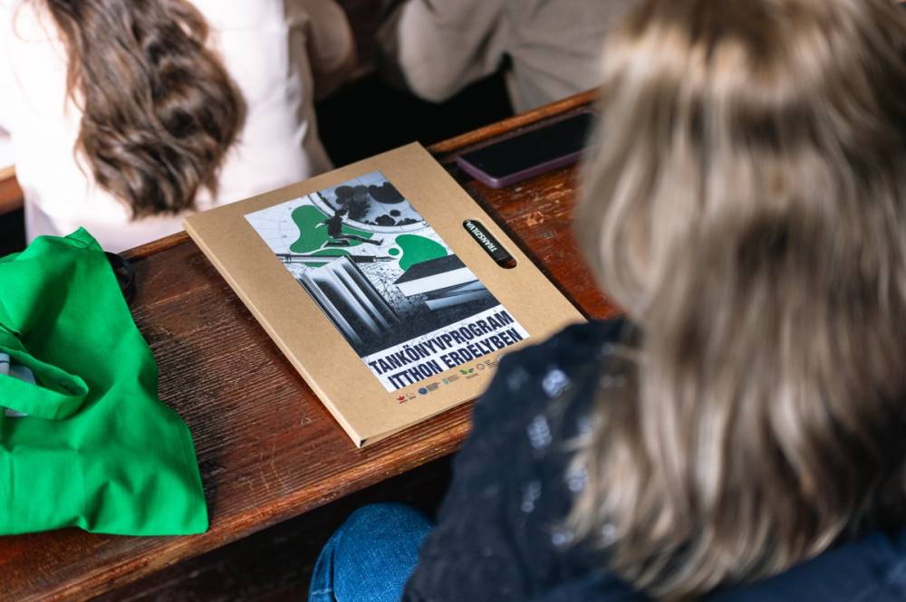 Elsőbbséget élveznek a kisebbségi tankönyvbeszerzésben az anyanyelven írt tankönyvek