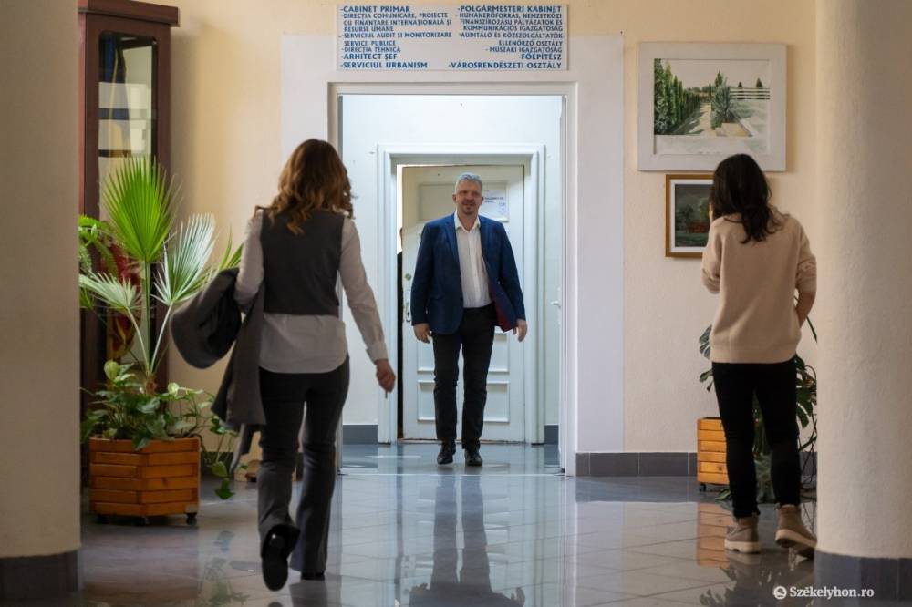 Hány alkalmazottját bocsátja el a marosvásárhelyi városháza?