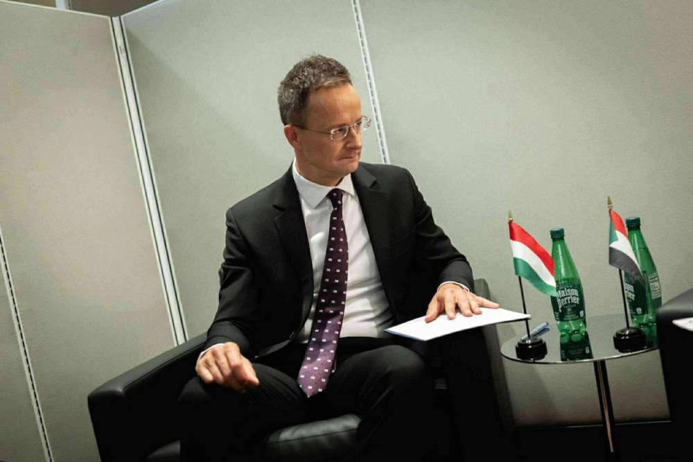 Budapest magyarázatot követel Ukrajnától a tetemes összegű pénzszállítmányok ügyében