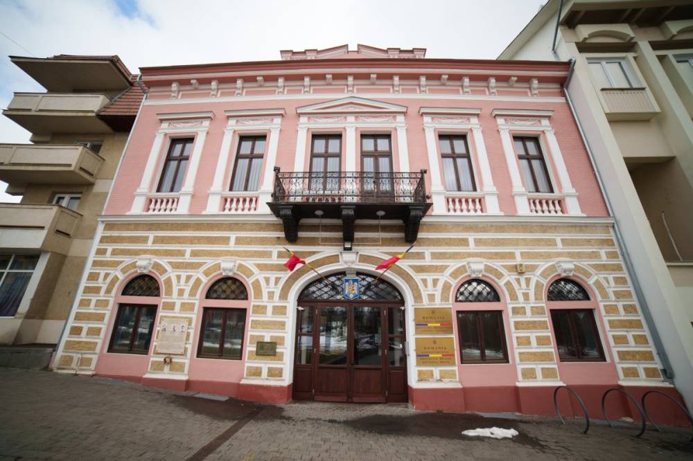 Ennyi álláshely maradhat a prefektúrákon – Kovászna megyében kevesebb, mint Hargita és Maros megyékben