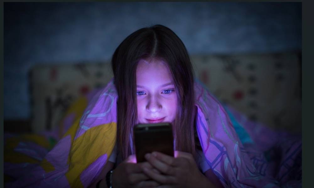 Egy lépés előre: jogilag szabályoznák itthon is a gyerekek közösségimédia-használatát