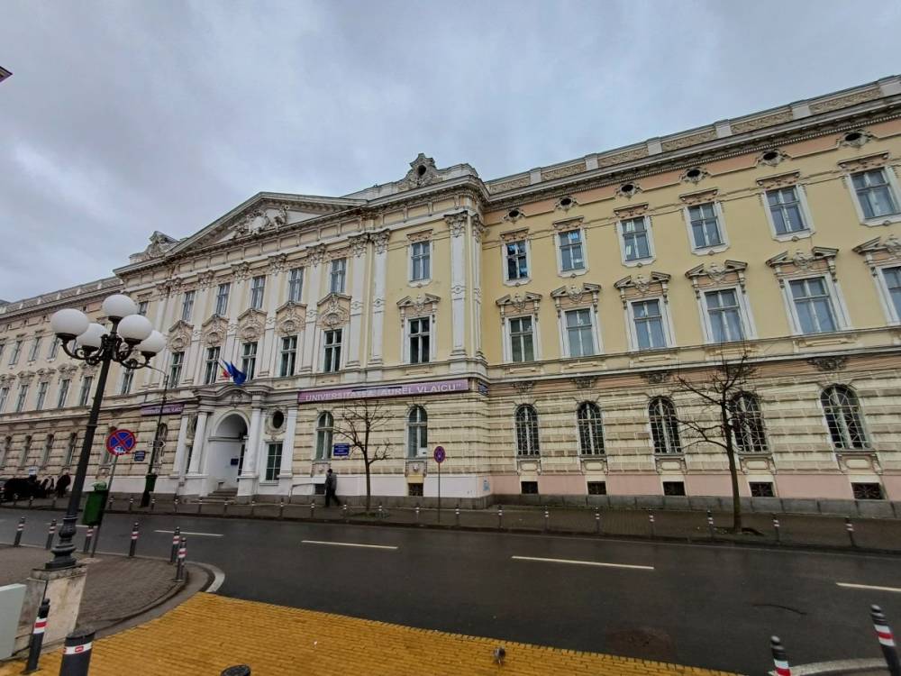 Hamisítást, plagizálást és egyéb bűncselekményeket írnak egy korábbi egyetemi rektor számlájára