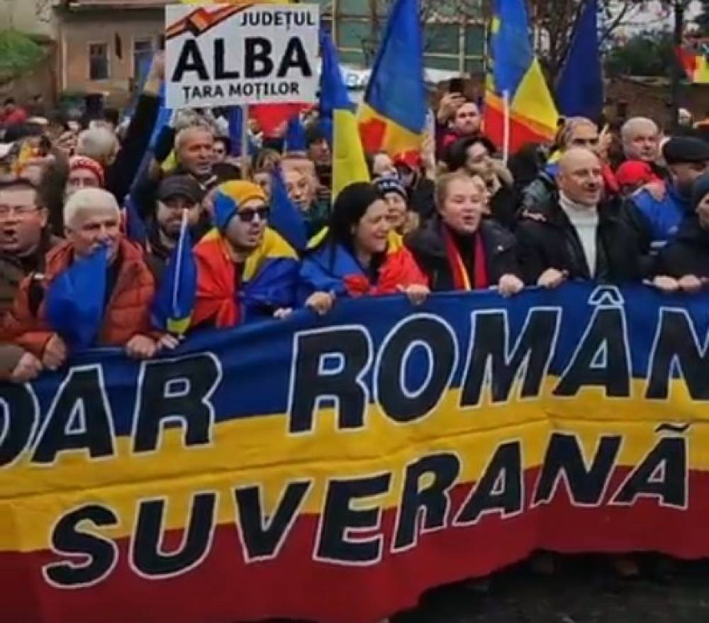 Felmérés: csökkent az AUR támogatottsága, de még mindig simán megnyerné a választást, kieső helyen az RMDSZ