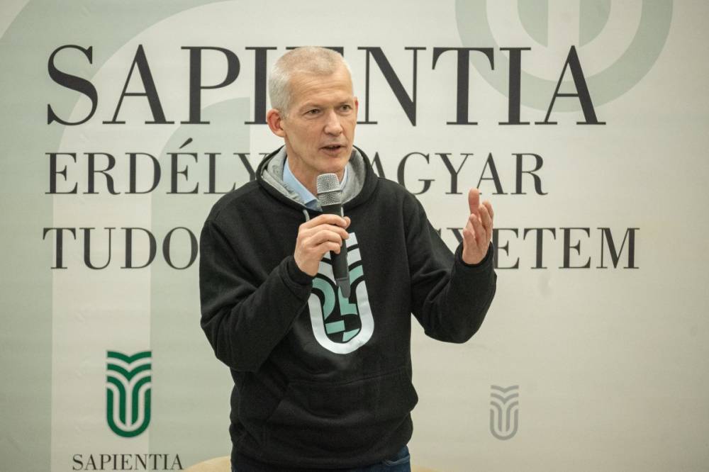 „Kötéltánc” a világ és Erdély között. Tonk Márton a 25 éves fennállását ünneplő Sapientia küldetéséről