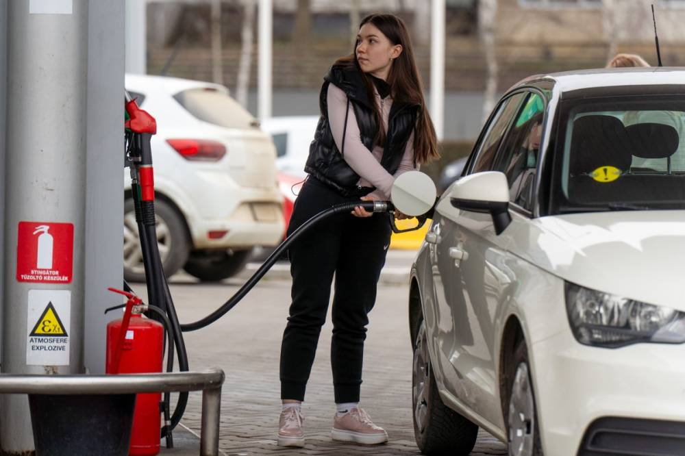 Újra jelentősen nőtt az üzemanyagok ára, elemzők szerint vészesen közeleg a 10 lejes szint a gázolaj esetében