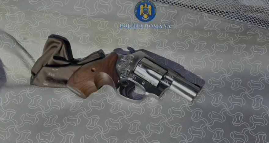 Lövöldözött is a 18 éves fiatal: fegyvereket foglalt le a rendőrség Brassó megyében