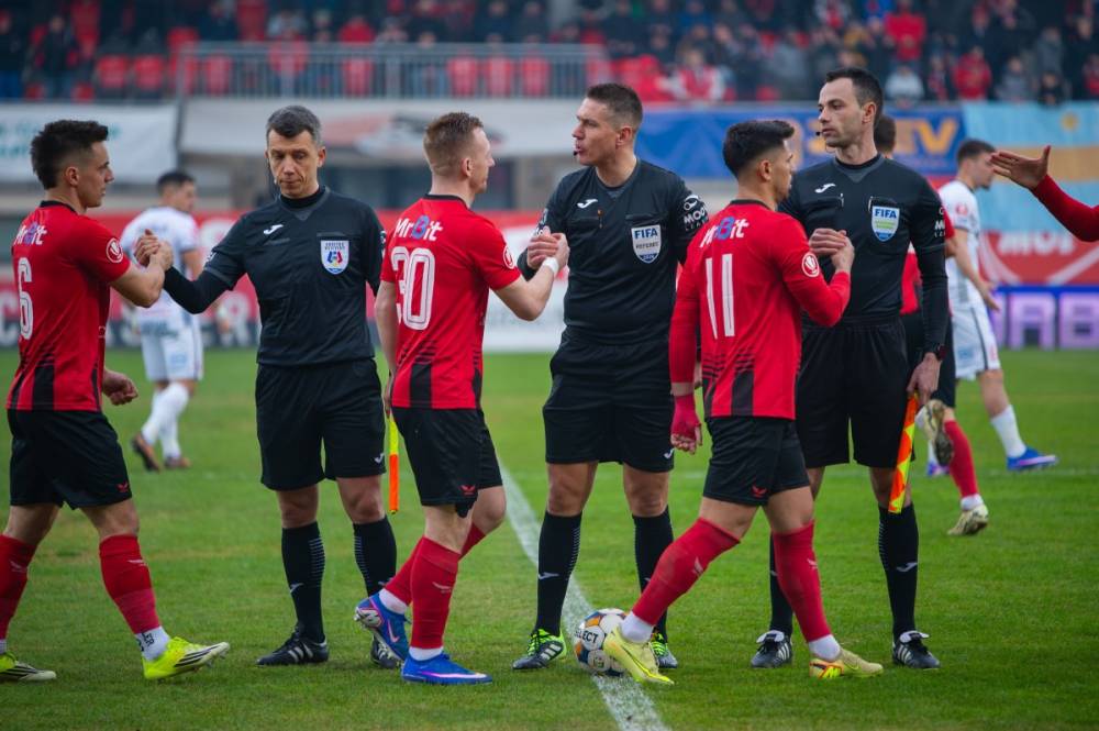 Kovács István a fővárosi rangadót, testvére az FK Csíkszereda vendégjátékát vezeti