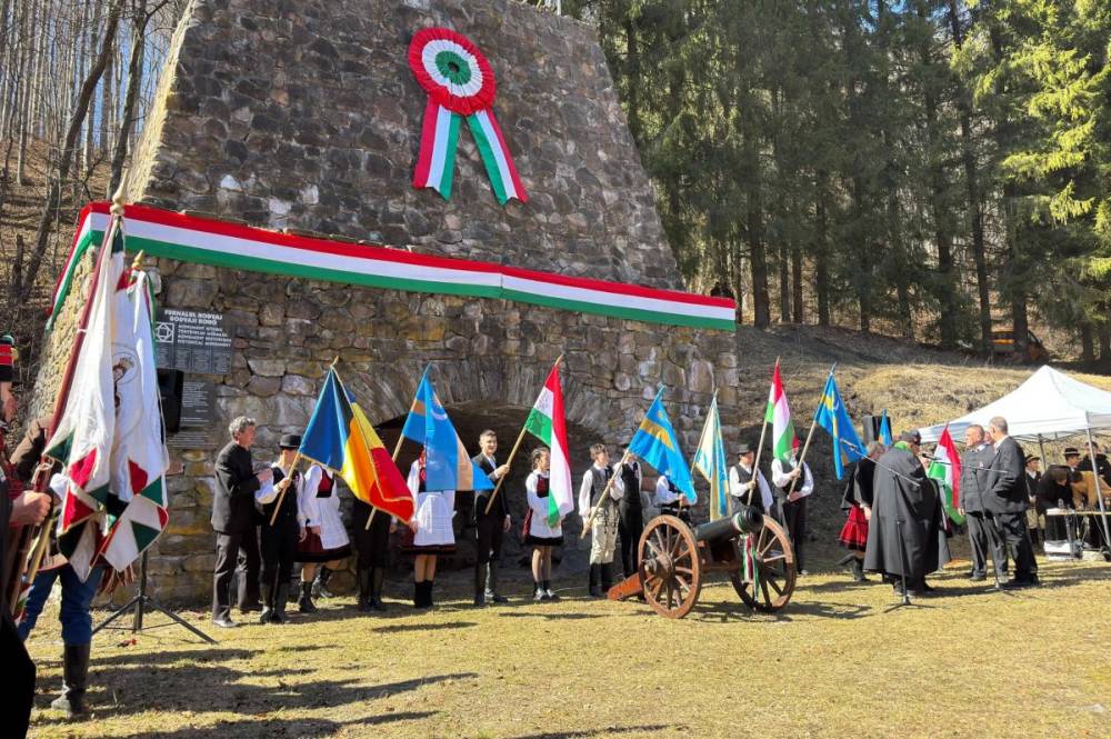 Nacsa Lőrinc: el a kezekkel a külhoni magyaroktól!