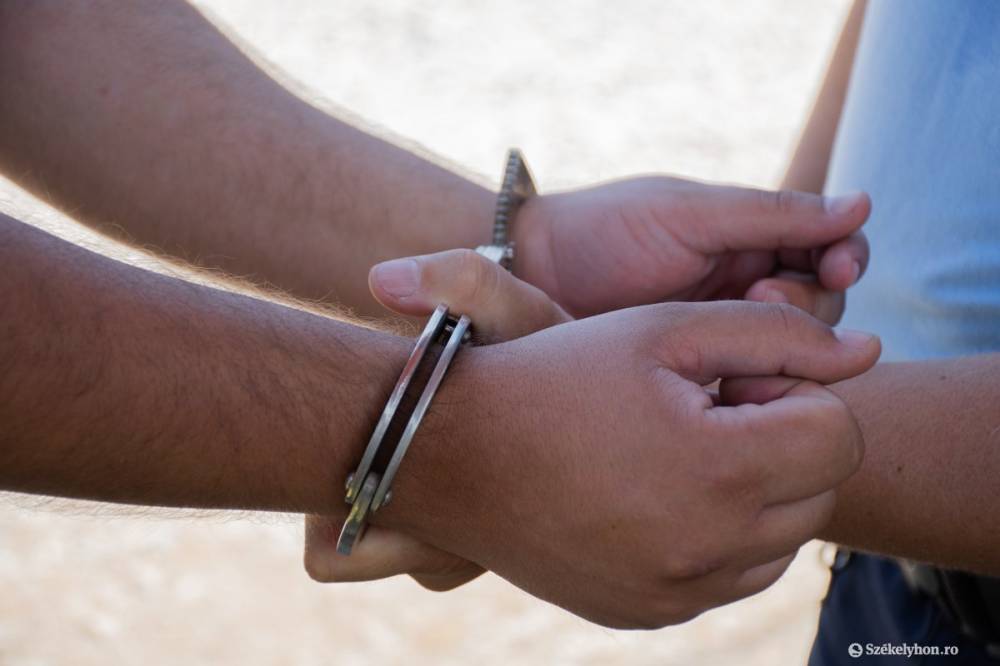 Eltávolította az elektronikus nyomkövetőt, letartóztatták a rendőrök