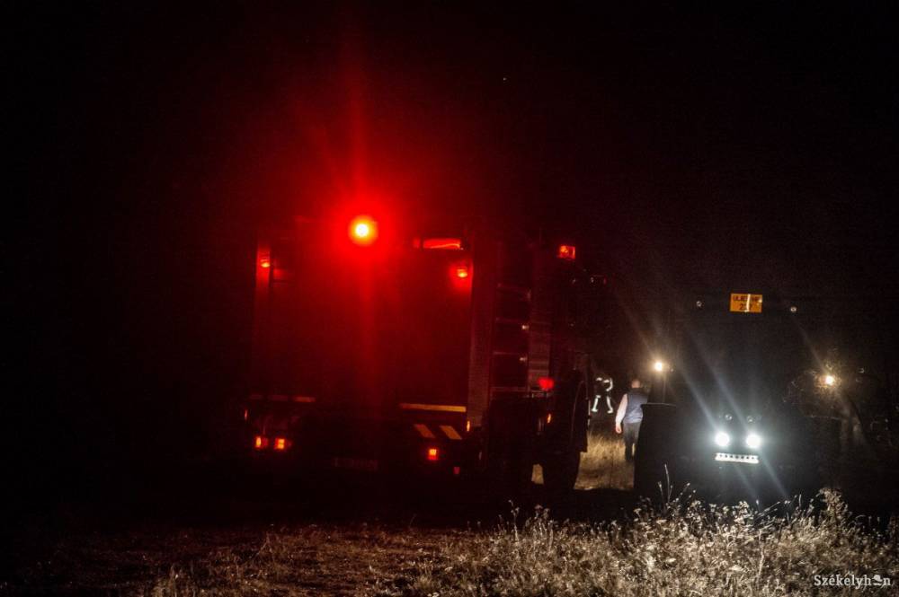 Több Maros megyei helyszínen is lángol a száraz növényzet – frissítve