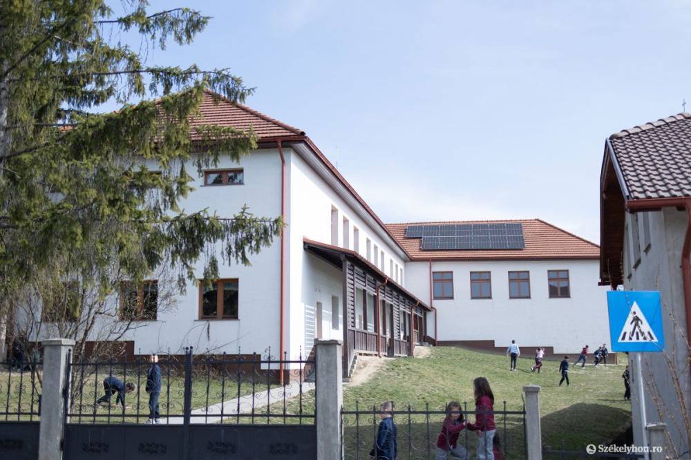 Felére csökkenhet az önkormányzat villanyszámlája Farkaslakán