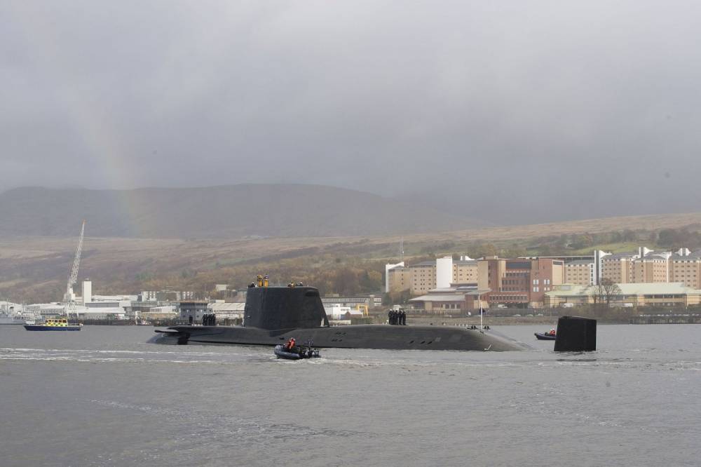 Kémgyanú Skóciában: őrizetbe vettek egy román nőt és egy iráni férfit egy nukleáris támaszpont közelében