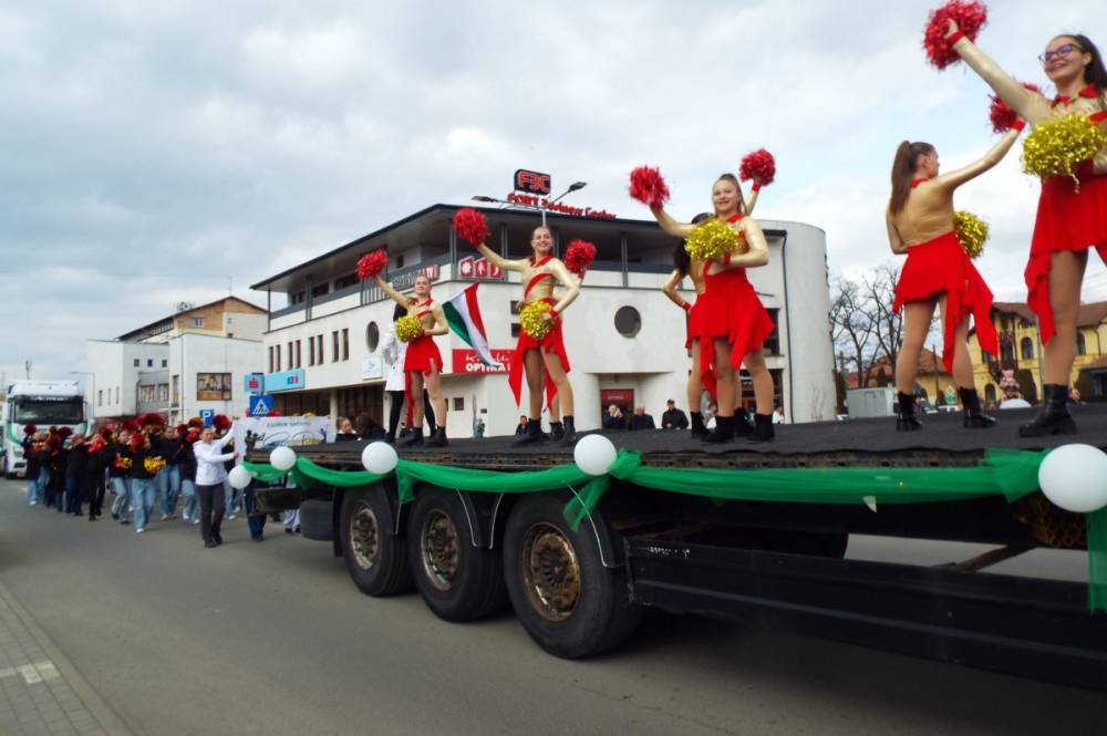 Megnyitották a Bázis ifjúsági központot Gyergyószentmiklóson