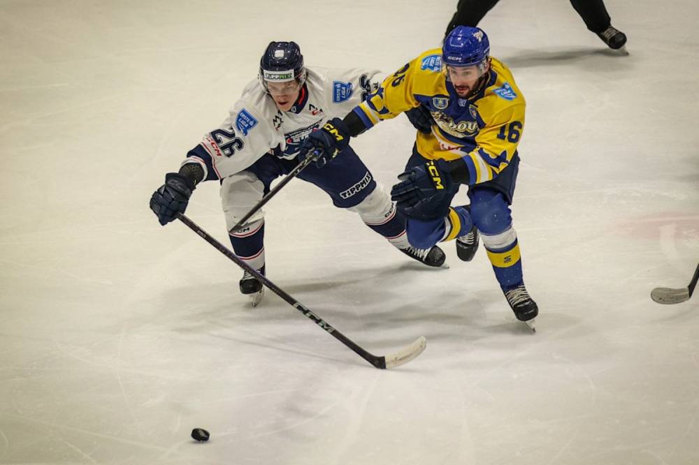 A döntő kapujában a címvédő Gyergyói HK és a trónkövetelő Brassói Corona