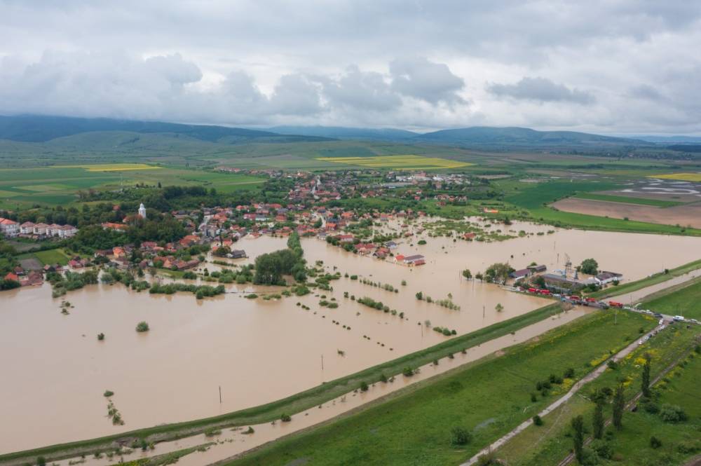 Amíg nem biztonságosak a gátak, minden egyéb másodlagos az árvíz sújtotta településeken