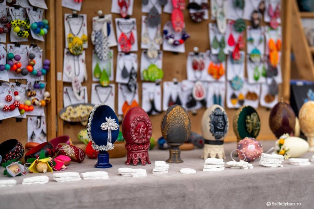 Termelői vásár Marosvásárhely főterén: csütörtök estig várják a látogatókat