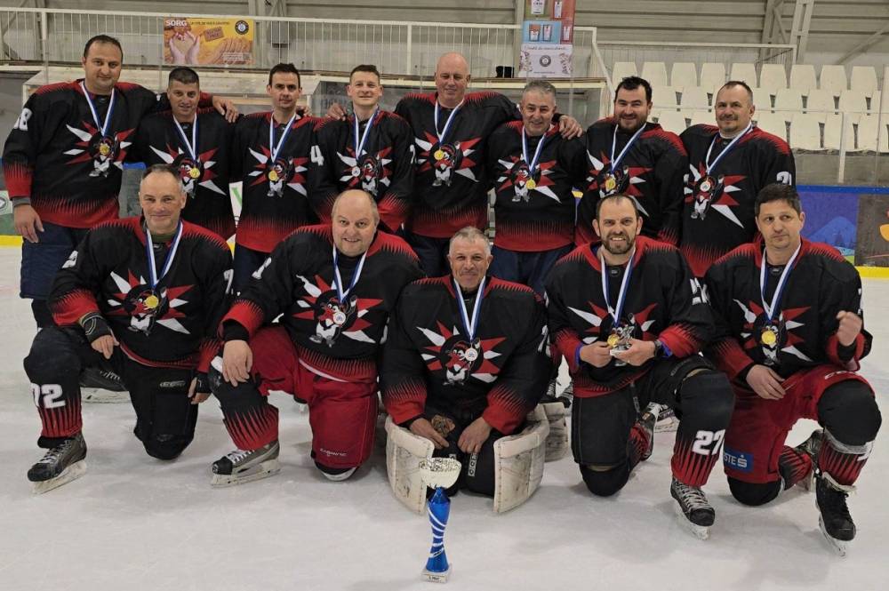 Jégtörő Kupa: a Pingvinek nyerték az első karcfalvi amatőr hokitornát