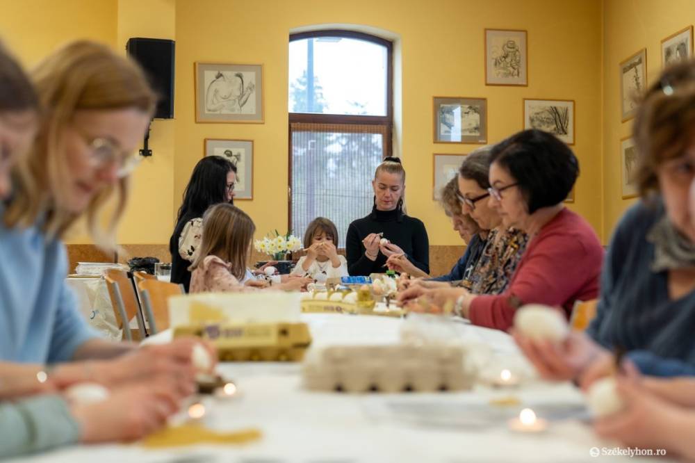 Viasz, minta, összetartozás – tojásíró kaláka a Gecse utcai gyülekezetben