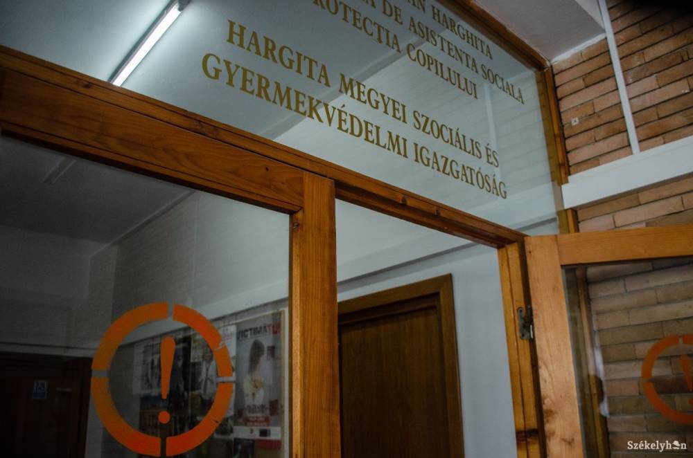 Szülők külföldön, gyerekek rokonoknál: riasztó számokat közölt a gyermekjogvédelmi hatóság