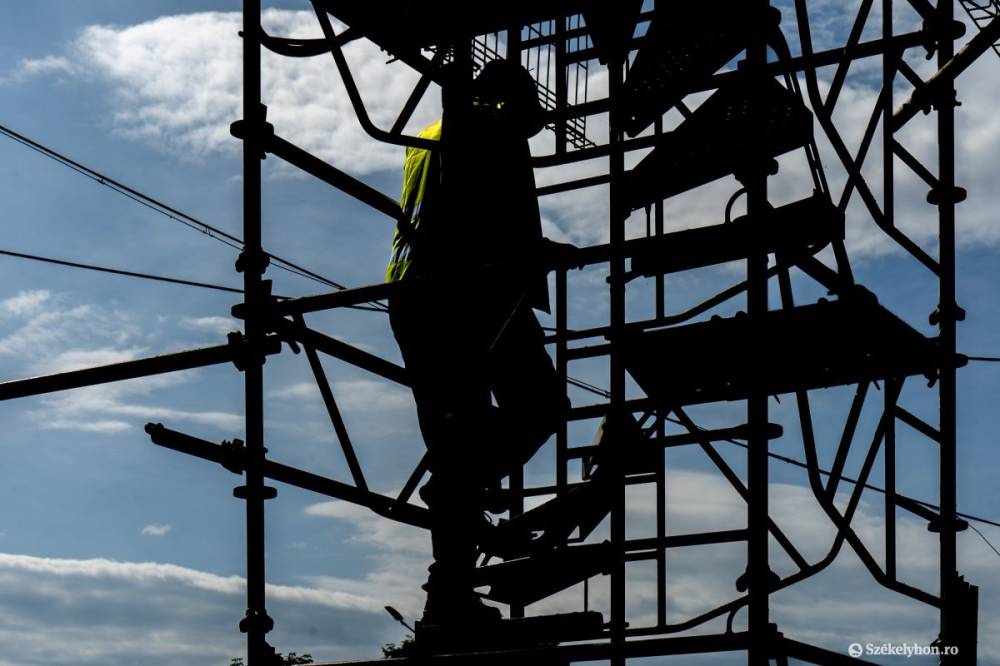 Közel 500, feketén foglalkoztatott alkalmazottat azonosított a munkaügy