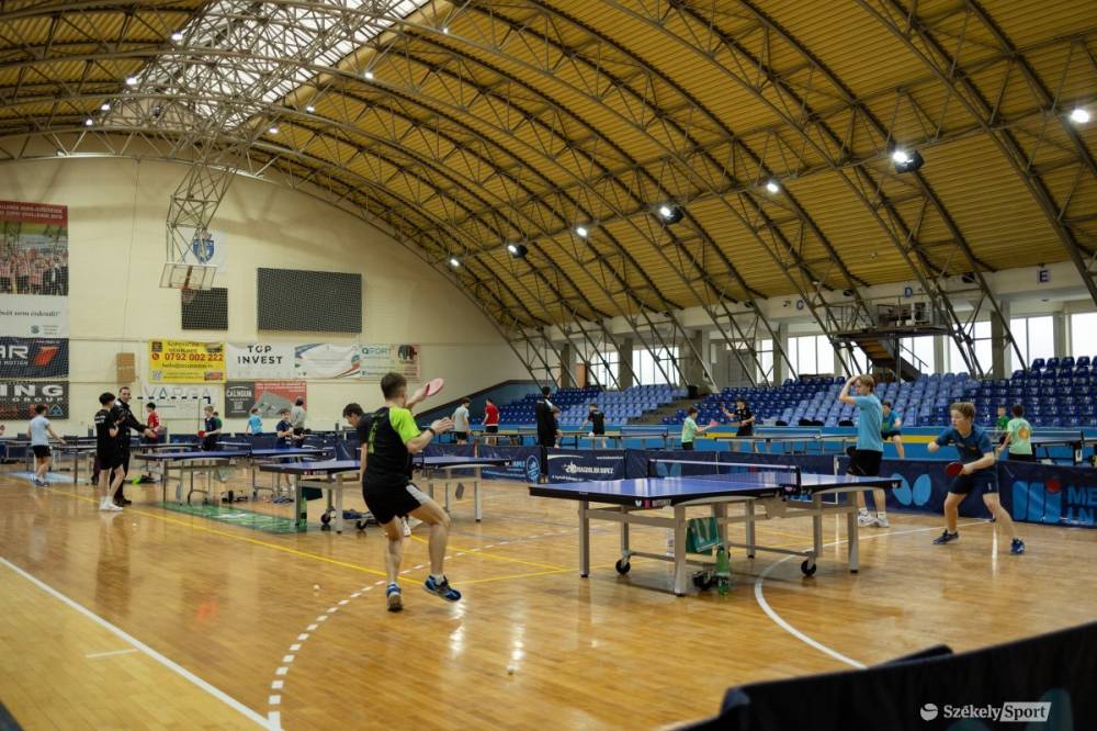 A svéd asztalitenisz ifiválogatottal edzőtáborozik a székelyudvarhelyi csapat