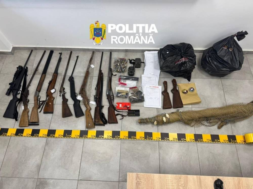 Orvvadászokat fogott el a rendőrség, több száz trófeát és mázsaszám tartott vadhúst foglaltak le