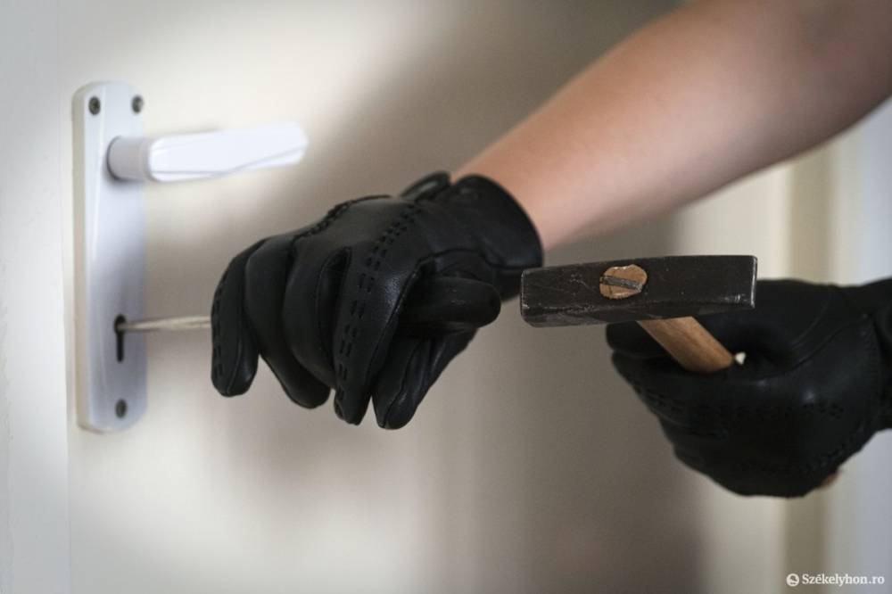 Betörtek egy maroshévízi lakásba, de hamar elfogták a négyfős társaságot