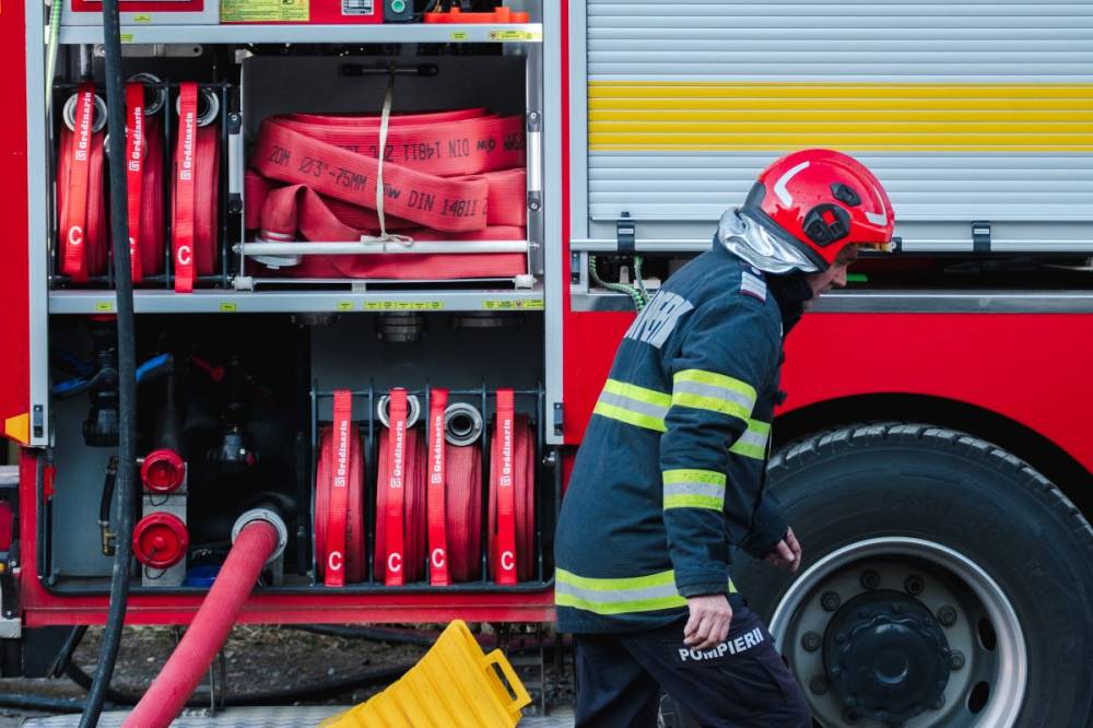 Tűz ütött ki egy nagyszebeni garzonlakásban, három személyt kórházba szállítottak