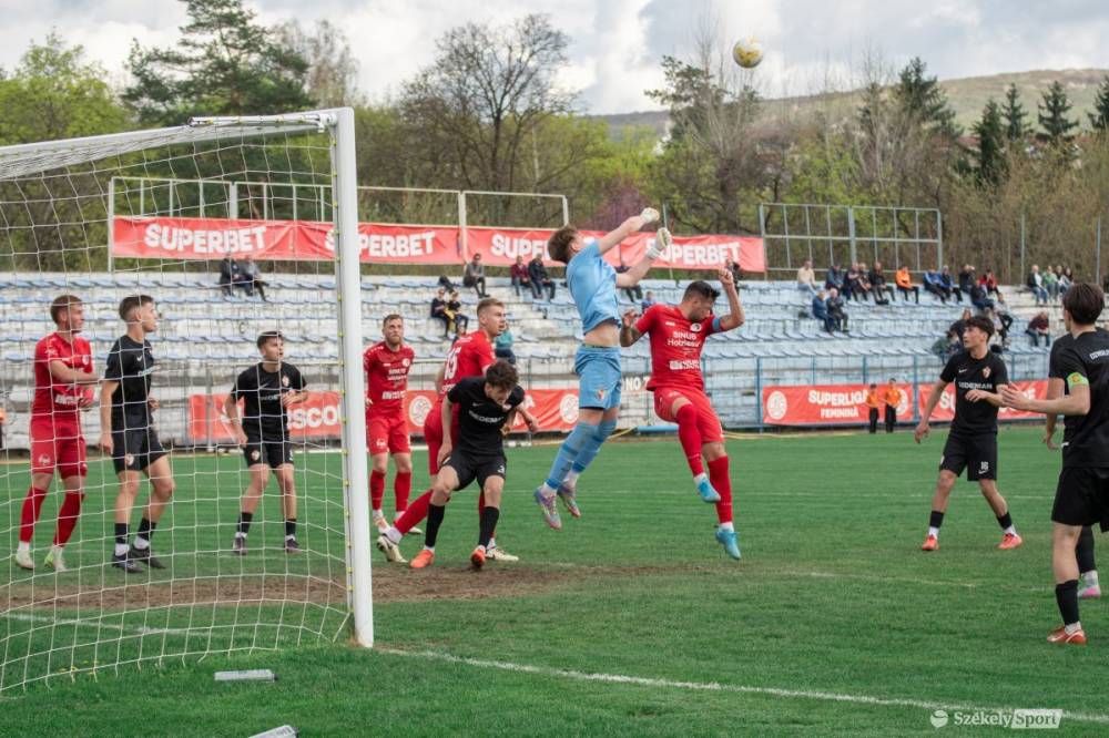 Fordítás esőben: az SZFC emberelőnyben megtörte a Bákói FC II.-t