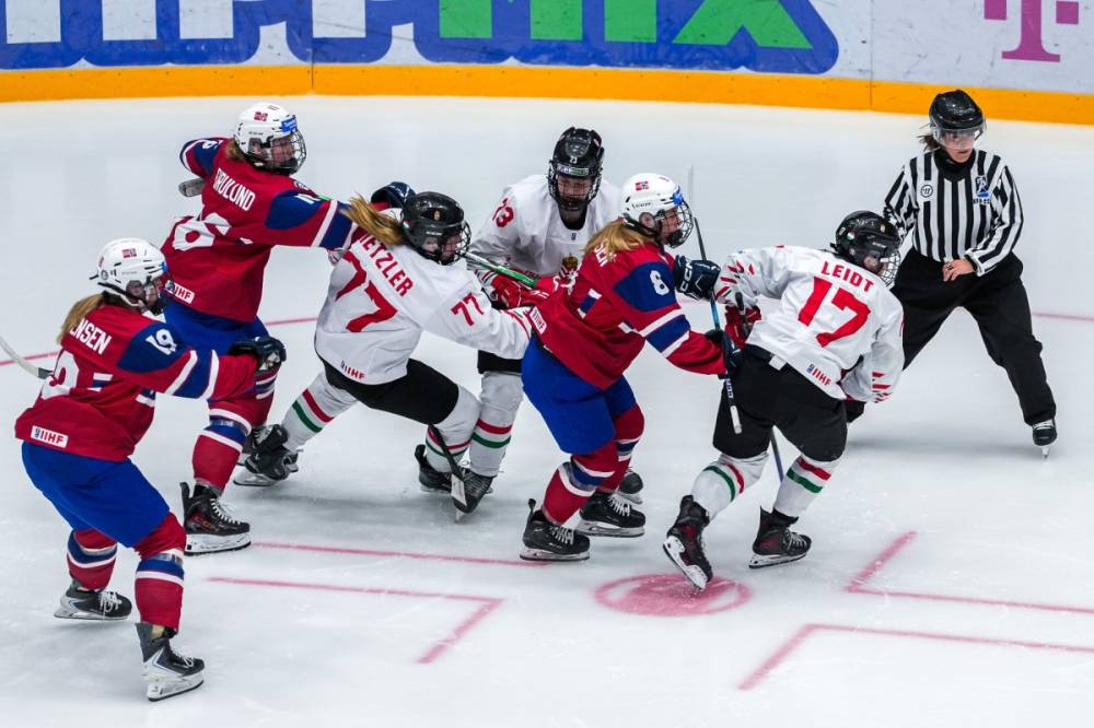 Győzelemmel zárt, második lett a magyar női hokiválogatott a budapesti vébén