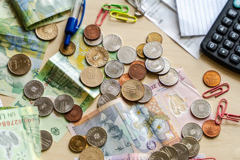 Elengedhetetlen a nadrágszíj megszorítása a jegybanki szakértő szerint