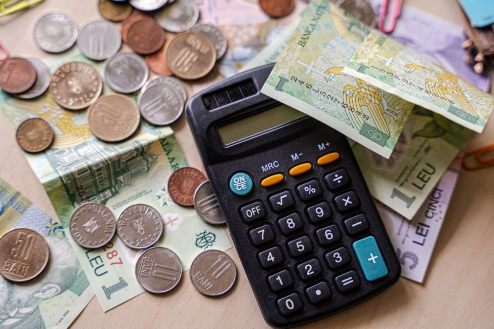 Megrángatja a román gazdaságot a kormányválság: lejtmenetben a lej, mínuszban a tőzsde