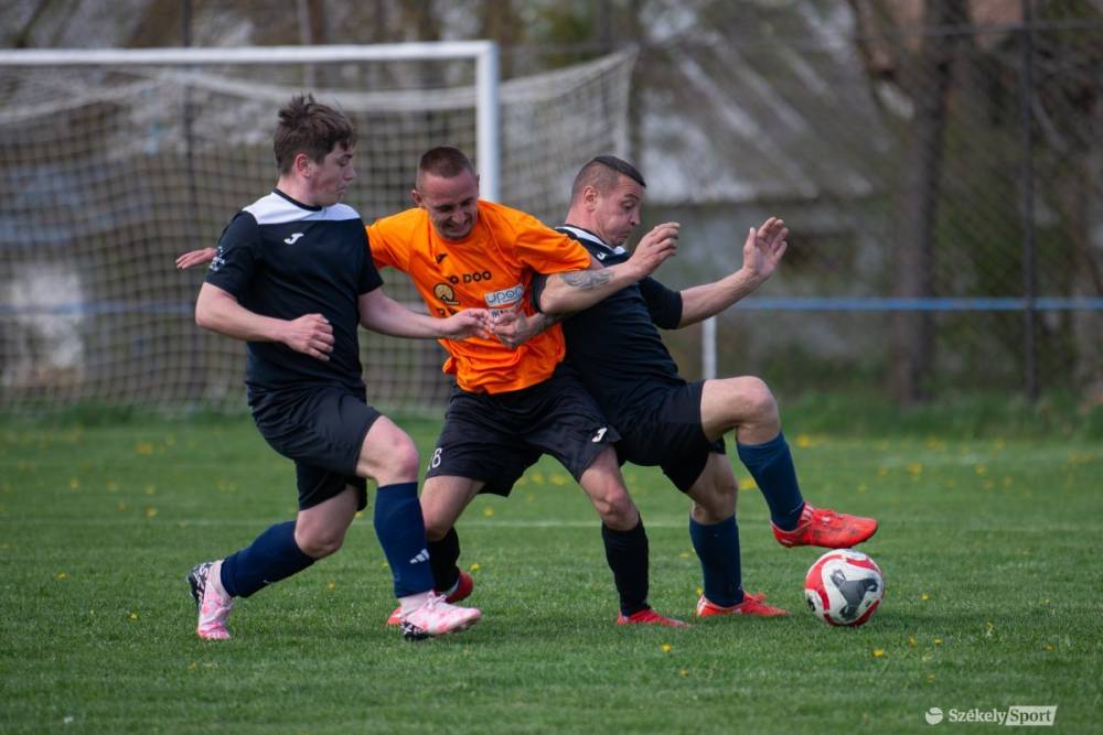 Botlott a címvédő, ezt nem használta ki a listavezető az Udvarhely körzeti rangadója előtt