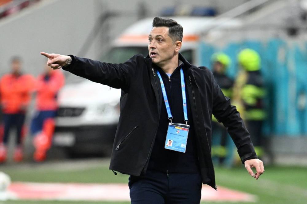 Másfél hónap után lelépett az FCSB edzője