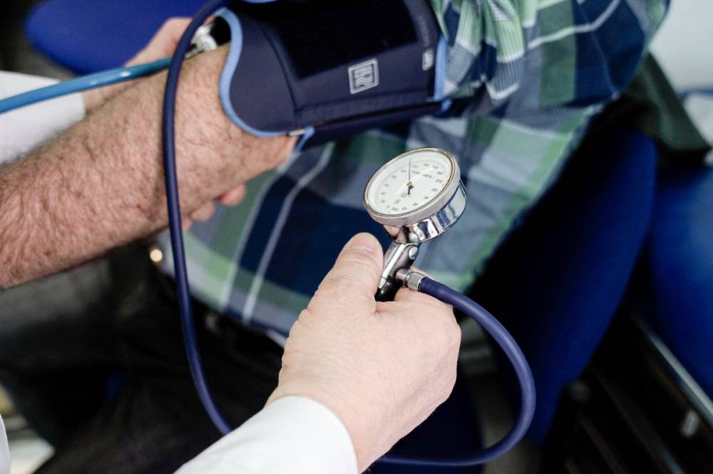 Betegszabadság: fizetni fogják az első napot a krónikus betegeknek és más pácineseknek is