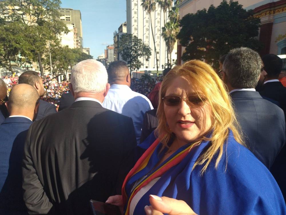 Șoșoacă is beáll a sorba: ő is bizalmatlansági indítványt akar benyújtani a kormány ellen