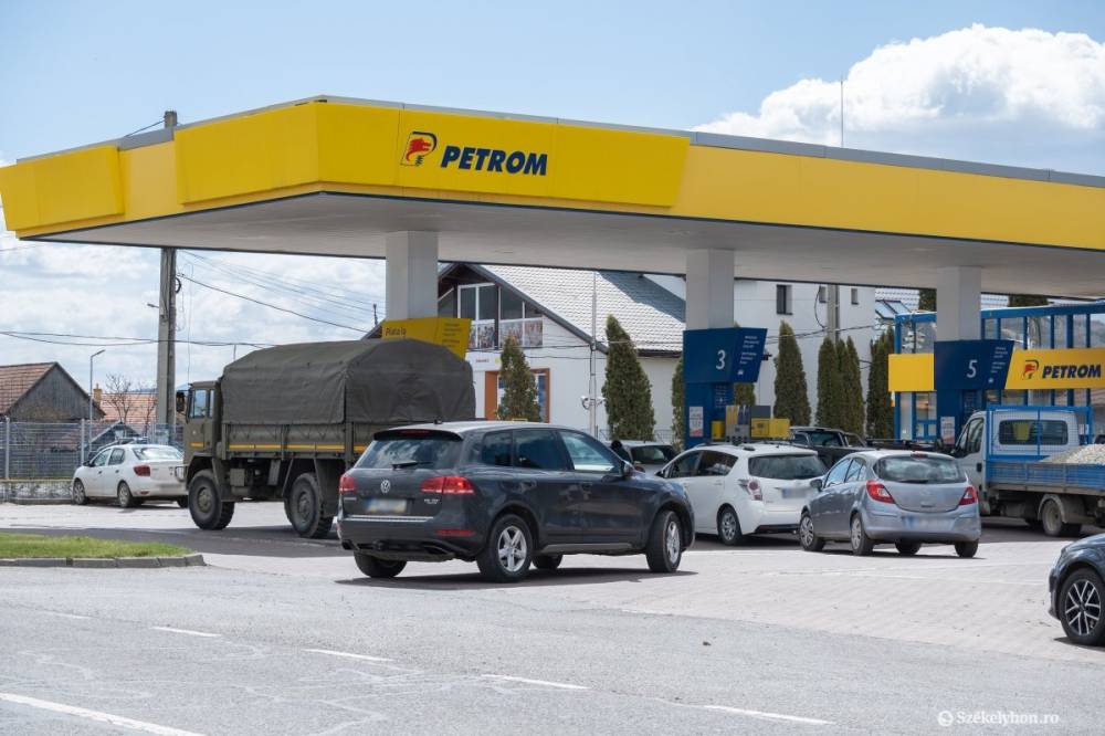 Üzemanyaghiány léphet fel a megrohamozott kutakon