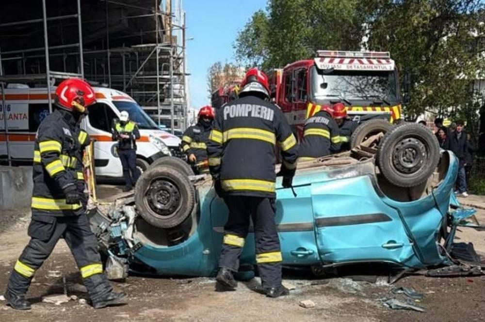 Lezuhant a felüljáróról egy autó, sofőrje életét vesztette