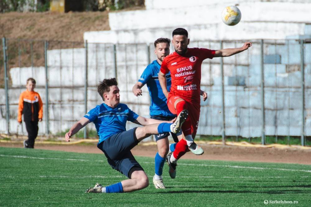 Kétszer is felállt, pontot mentett az SZFC