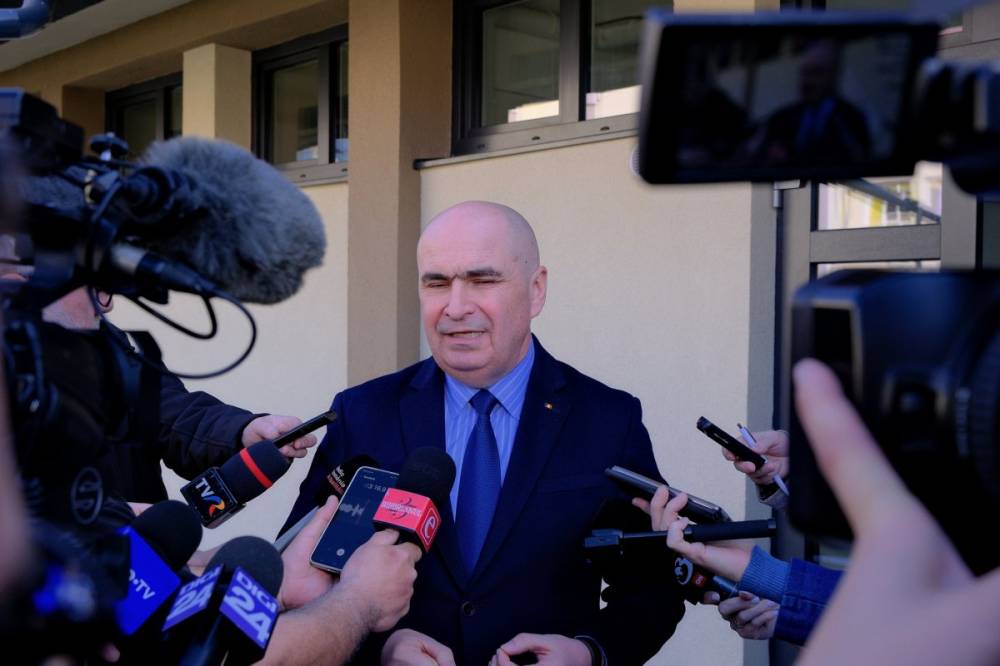 Bolojan a PSD-re mutogat, a kormányzás szétrobbantásáról és fekete lyukakról beszél