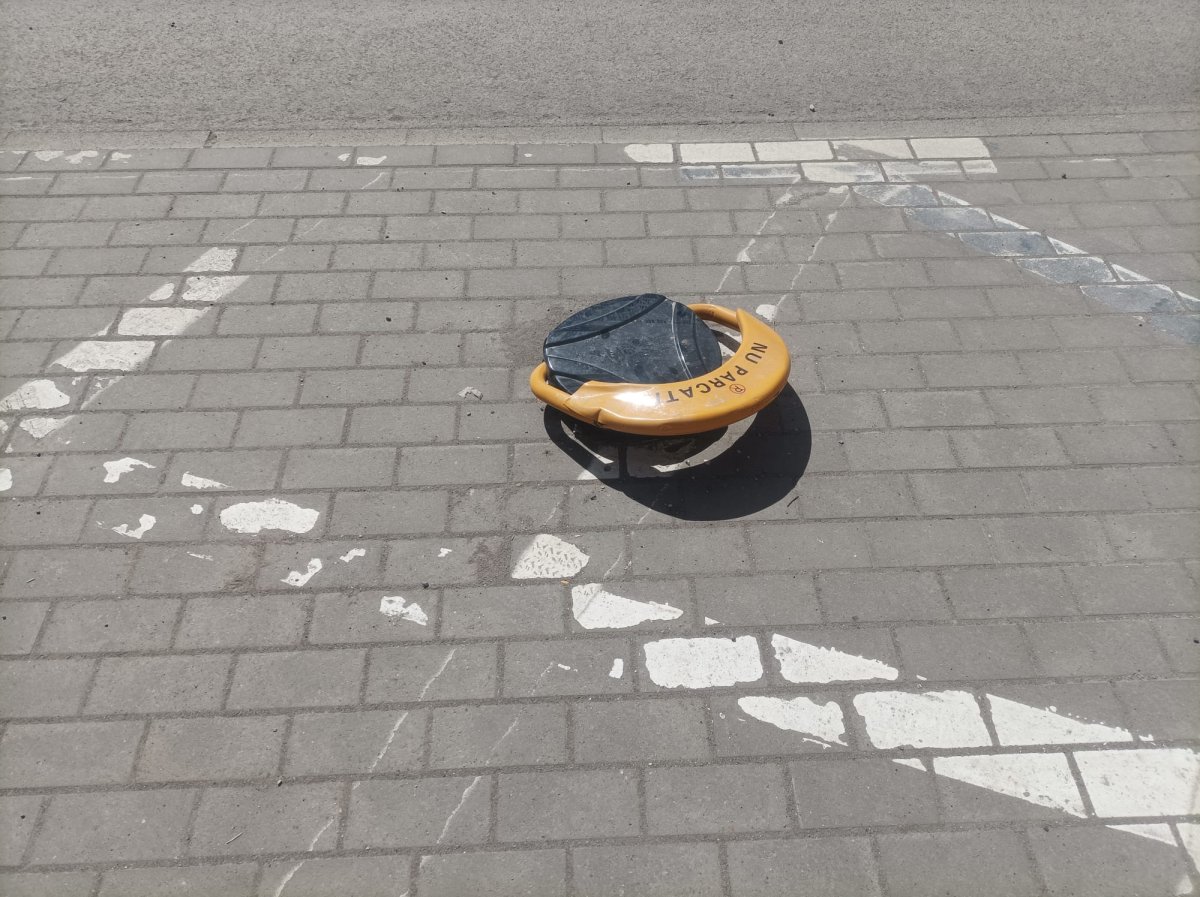 Megrongálták a bérelt parkolóhely blokkolószerkezetét